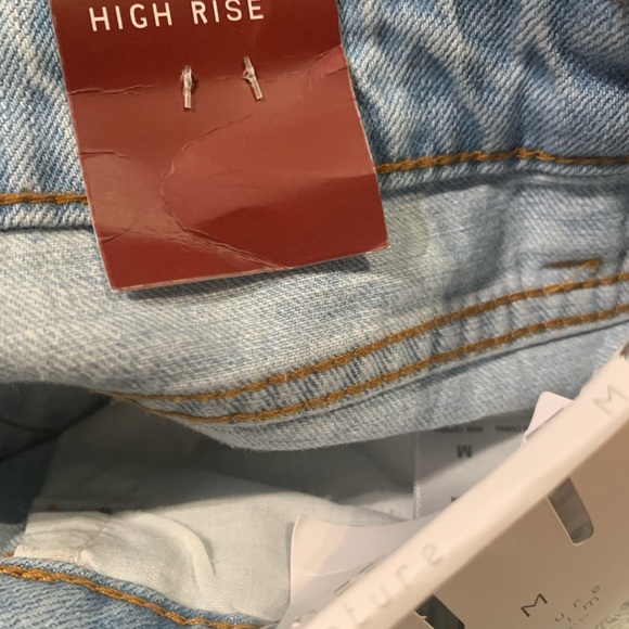 New with tags size medium Destroyed denim shorts - Picture 5 of 6